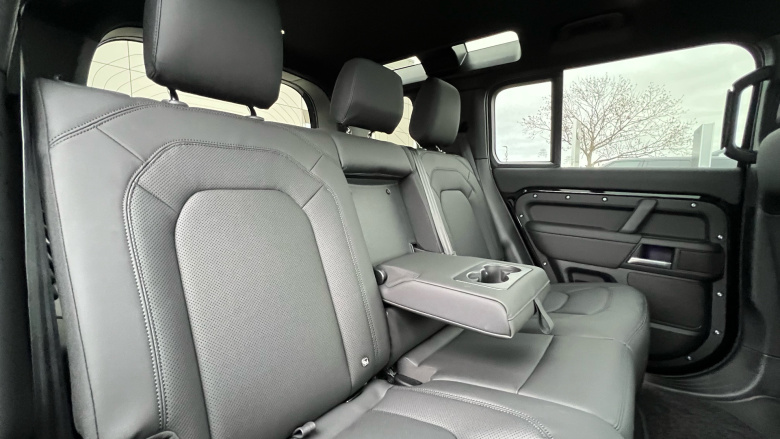 Land Rover Defender 3.0 D350 X-Dynamic SE 110 5dr Auto Diesel Estate